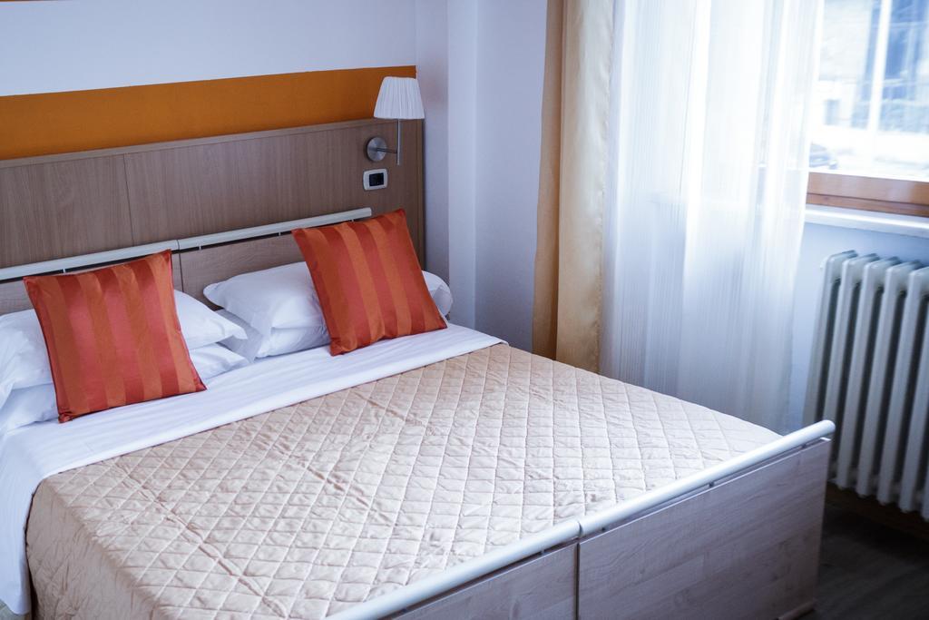Twelve Hotel Moncalieri Cameră foto