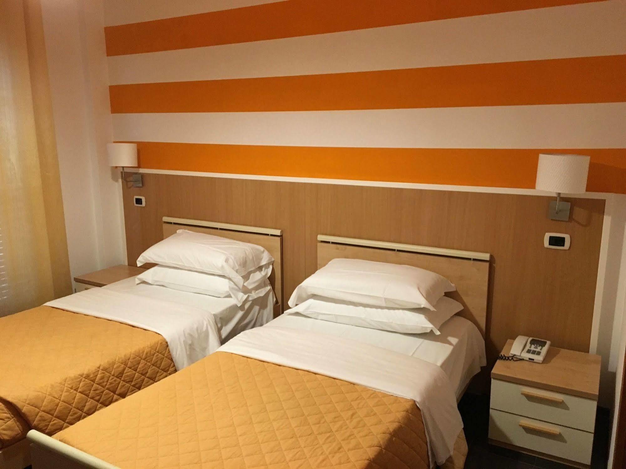 Twelve Hotel Moncalieri Cameră foto