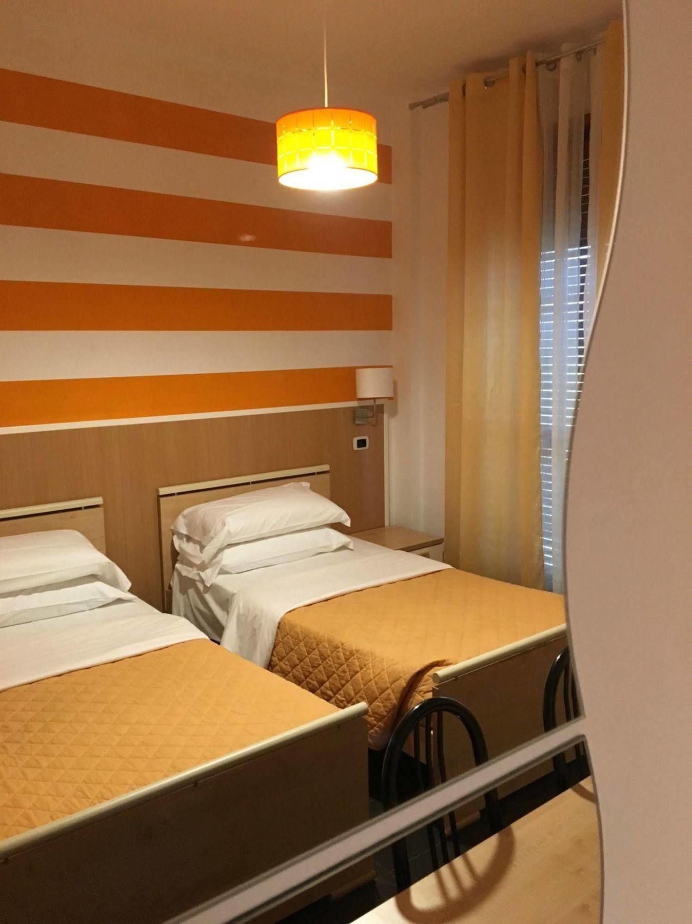 Twelve Hotel Moncalieri Cameră foto