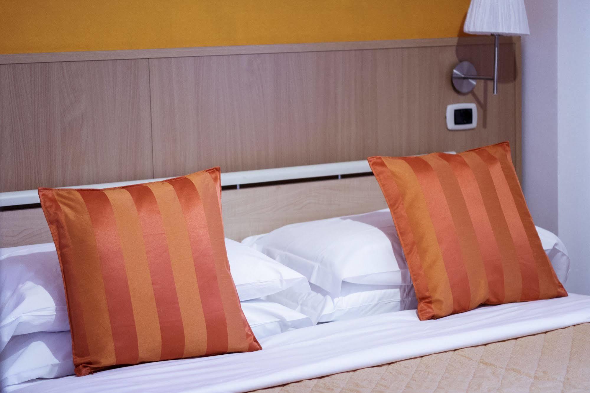 Twelve Hotel Moncalieri Cameră foto