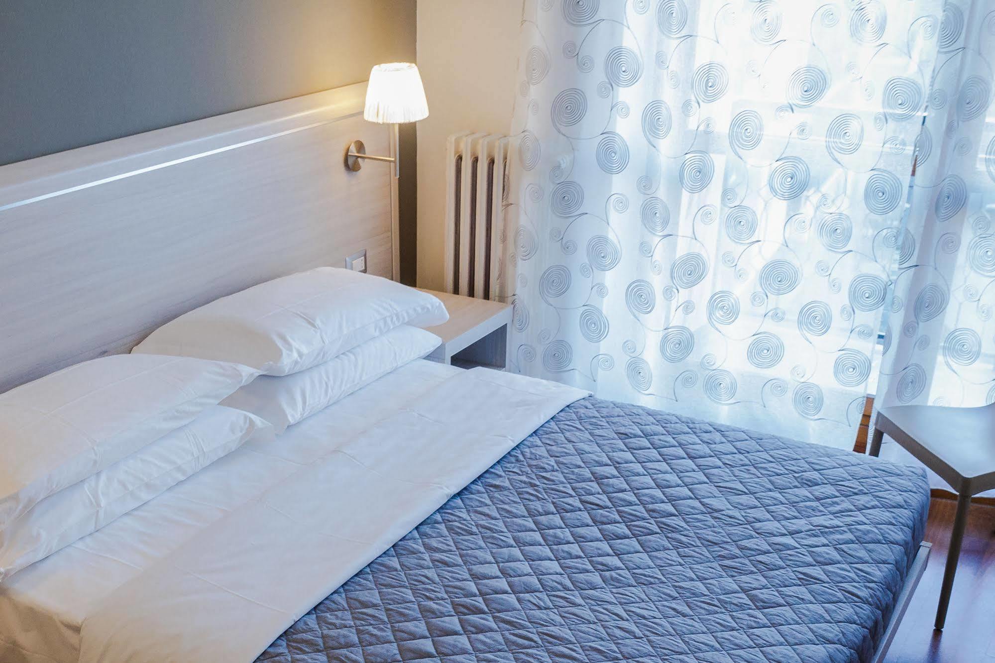 Twelve Hotel Moncalieri Cameră foto