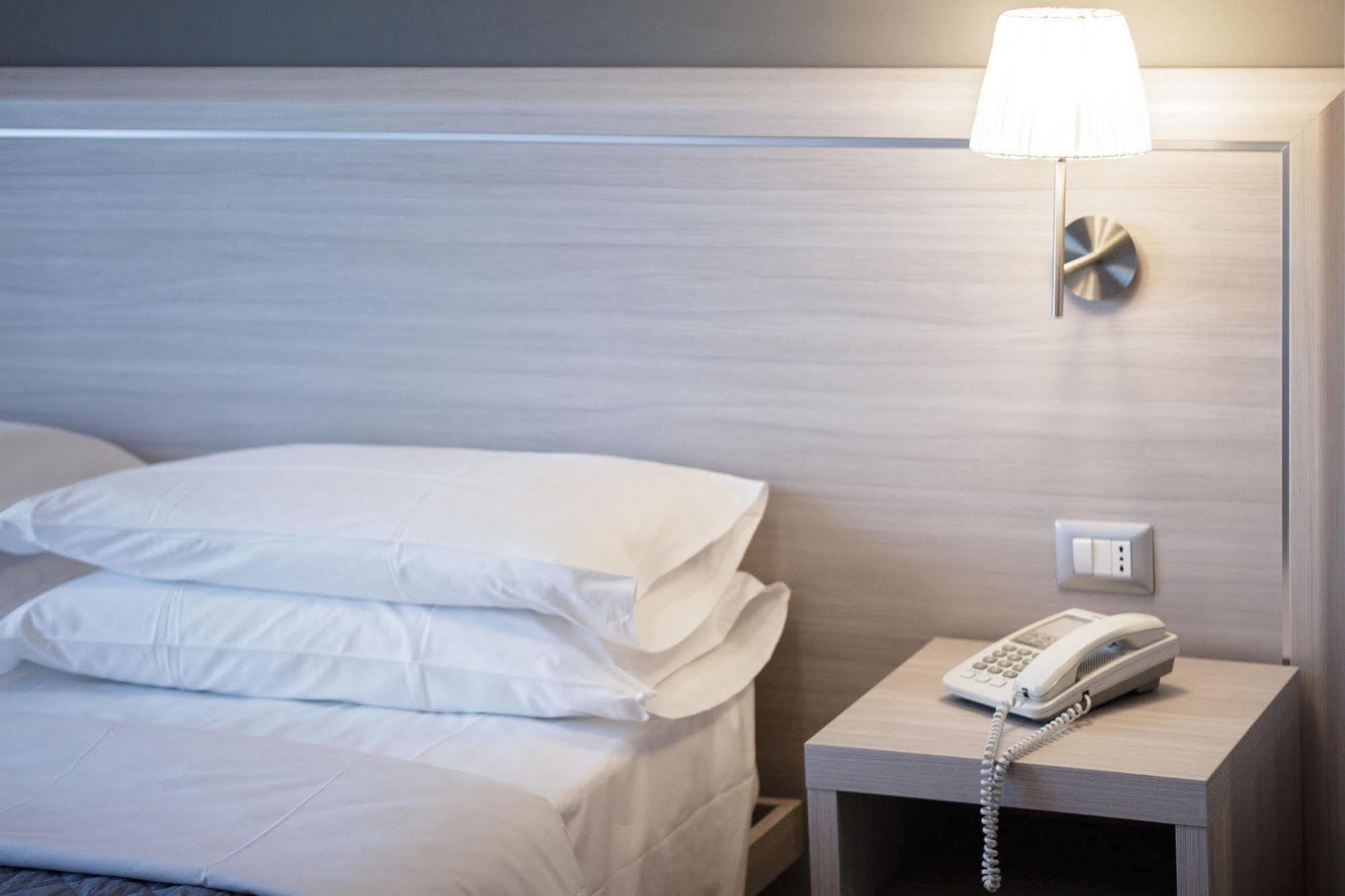 Twelve Hotel Moncalieri Cameră foto